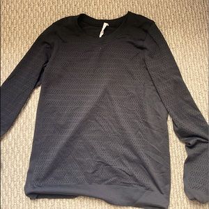 black lululemon long sleeve